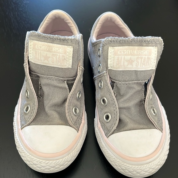 Gray and Pink girl’s All Star Converse. - Picture 1 of 7